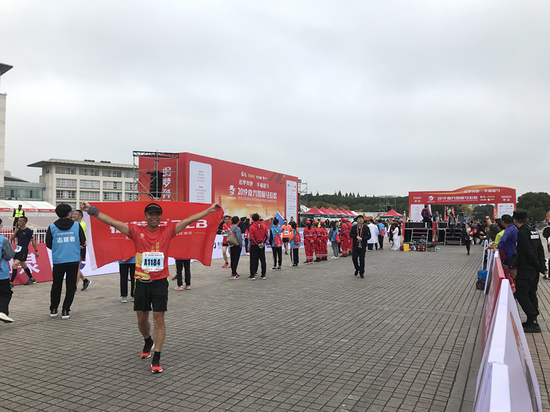 2019嘉興國際馬拉松 德萊寶跑團成功抵達終點.jpg